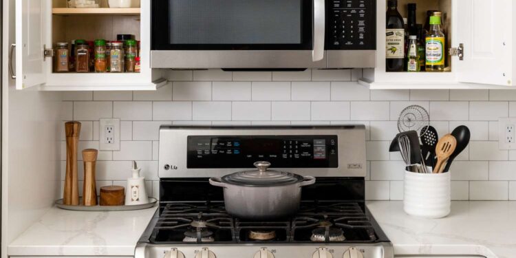 What appliances have to be included in a kitchen?